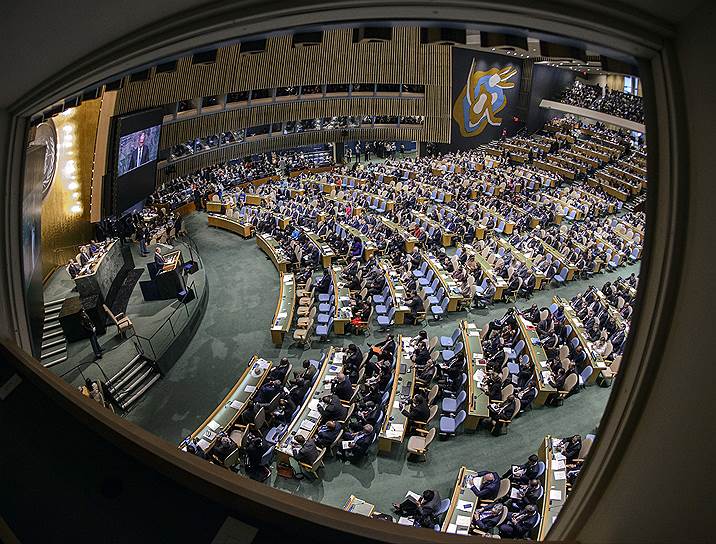 Президент России Владимир Путин во время выступления на пленарном заседании 70-й сессии Генеральной Ассамблеи ООН