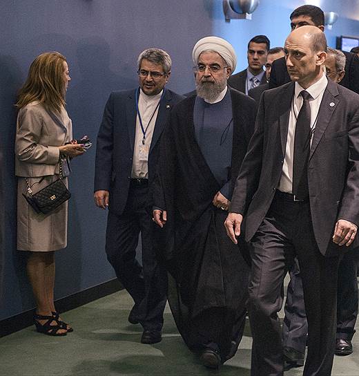 Президент Ирана Хасан Роухани (второй справа)