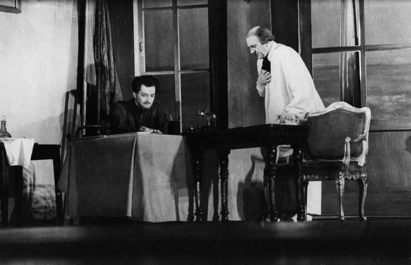 Свою первую роль Юрий Любимов сыграл в 18 лет в спектакле «Мольба о жизни» на сцене МХАТа. С 1941 по 1945 год в составе Ансамбля песни и пляски НКВД он выступал на фронте. После войны Любимов поступил в Театр имени Вахтангова, где в период с 1946 по 1964 год сыграл свыше 30 ролей