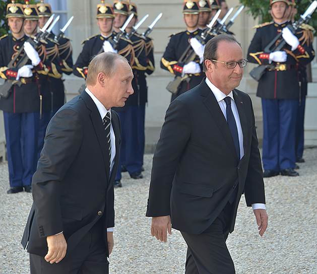 Президент России Владимир путин (слева) и президент Франции Франсуа Олланд 