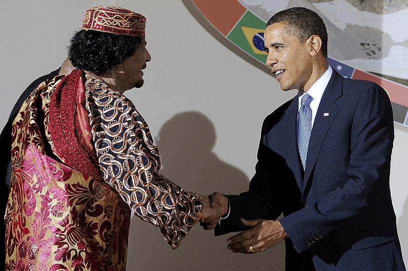 «Я убежден, что Соединенные Штаты движутся к пропасти. Поначалу американцы наслаждались одной победой за другой. Но так не может быть вечно. Мы, арабы, говорим: &quot;Тот, кто смеется вначале, заплачет потом&quot;»&lt;br>На фото: Муаммар Каддафи и президент США Барак Обама. Л`Акуила, Италия, 2009