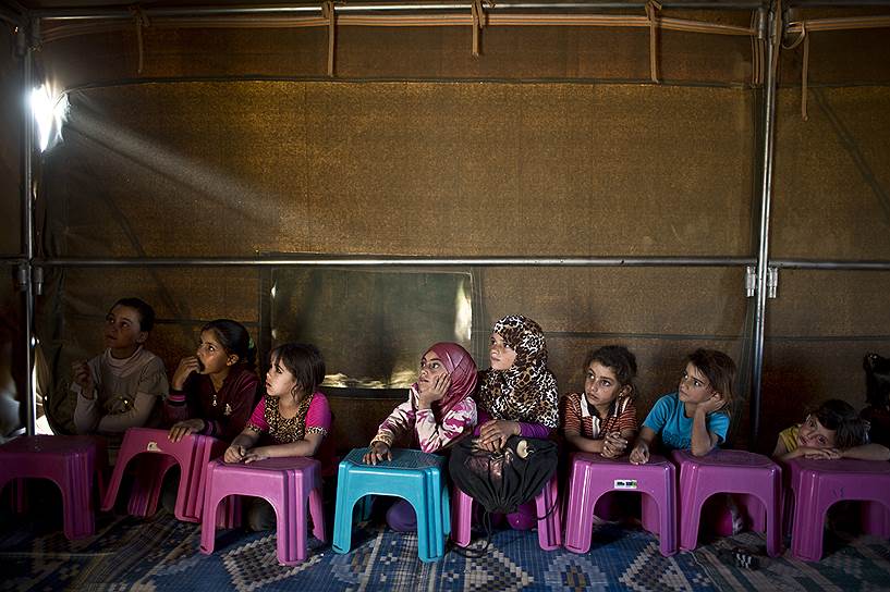 Мафрак, Иордания. Дети во время урока во временном лагере для сирийских беженцев