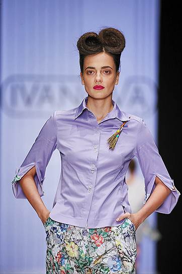 XXX сезон &quot;Mercedes-Benz Fashion Week Russia 2015&quot;. Модель во время показа одежды из коллекции дизайнера Анны Ивановой в ЦВЗ &quot;Манеж&quot;