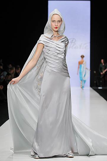 XXX сезон &quot;Mercedes-Benz Fashion Week Russia 2015&quot;. Модели во время показа одежды из коллекции дизайнера Анны Платье в ЦВЗ &quot;Манеж&quot;