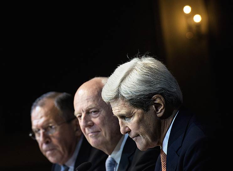 Слева направо: министр иностранных дел России Сергей Лавров, генсек ООН по Сирии Стаффан де Мистура, госсекретарь США Джон Керри