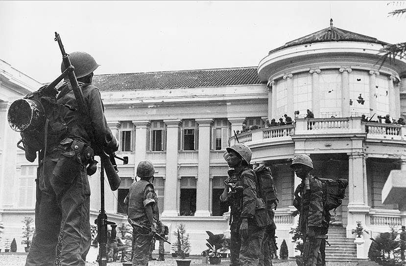 1963 год. В Южном Вьетнаме было свергнуто правительство Нго Динь Зьема, который был убит вместе с братом, начальником службы безопасности Нго Динь Ню