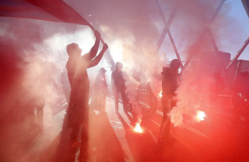 Гаррисон, штат Нью-Джерси, США. Болельщики футбольного клуба New York Red Bulls перед матчем с D.C. United