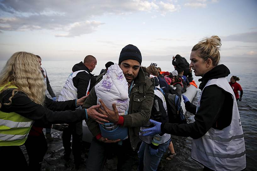 Лесбос, Греция. Волонтеры, помогающие мигрантам, прибывшим на остров из Турции