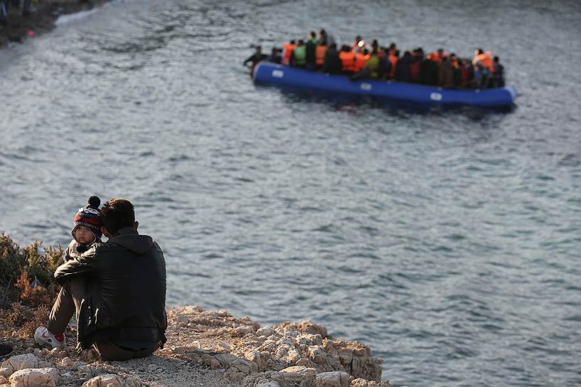 Чешме, Турция. Мигранты, отплывающие от турецкого берега на греческий остров