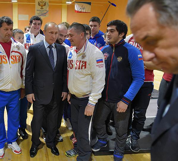 Владимир Путин, встречаясь со спортсменами, не мог не обратить внимания на то, каким без вины виноватым чувствовал себя Виталий Мутко