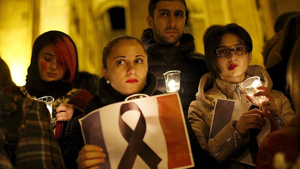 Акция в память о жертвах парижских терактов в Тбилиси
