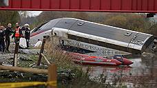 Семь человек погибли при сходе поезда с рельсов во Франции