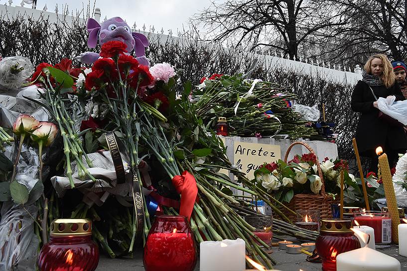Монумент жертвам парижских терактов в Москве