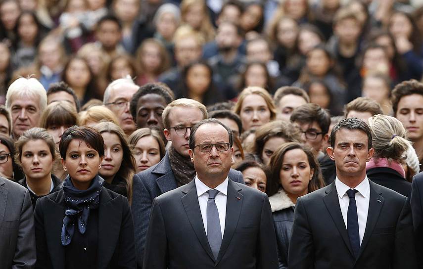 Париж, Франция. Президент Франции Франсуа Олланд во время минуты молчания в память о жертвах терактов в Париже