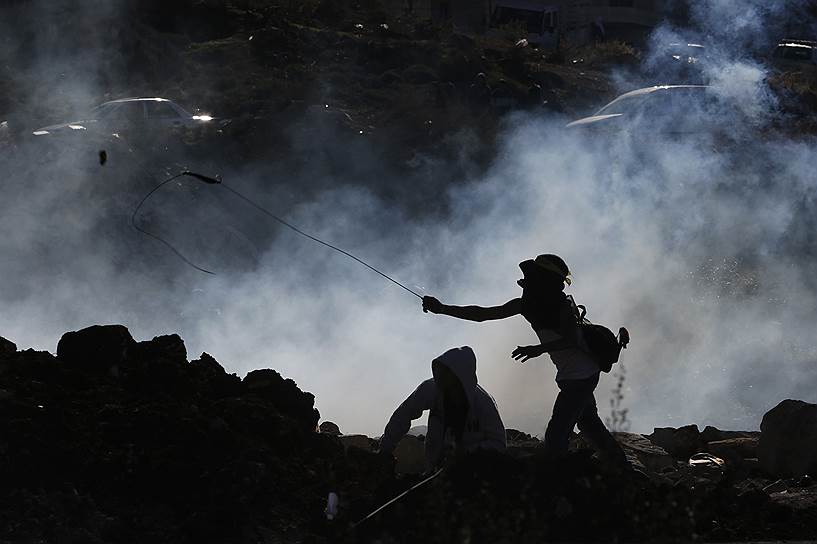 Рамалла, Палестина. Столкновения демонстрантов с израильскими военными