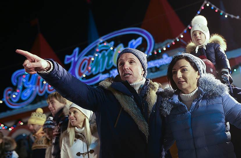 Актер Игорь Верник (слева) на церемонии открытия ГУМ-Катка и ГУМ-Ярмарки на Красной площади