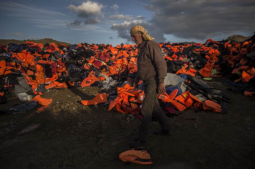 Лесбос, Греция. Спасательные жилеты, брошенные мигрантами на пути в Европу