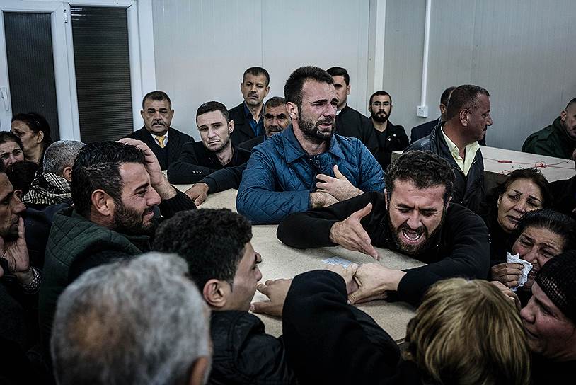 Ирбил, Ирак. Похороны семерых человек, членов одной семьи, утонувших при попытке пересечь Эгейское море на пути в Европу