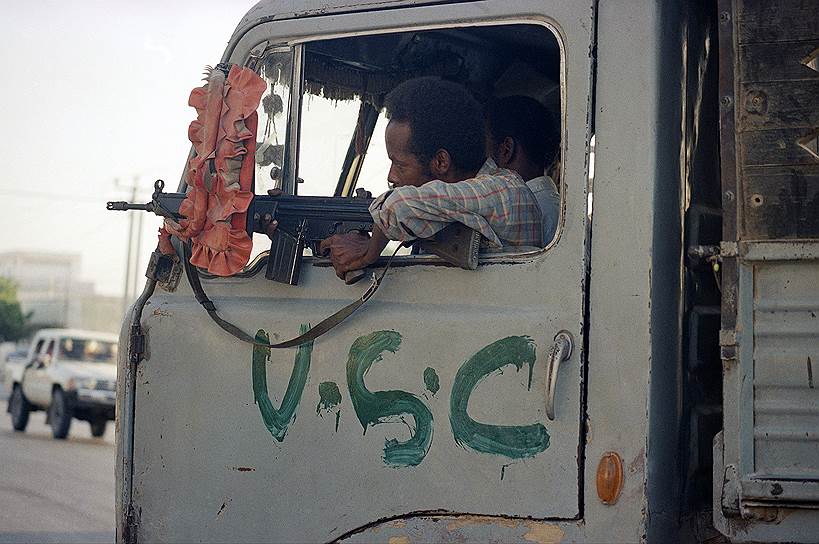 Гражданская война, приведшая к распаду Сомалийской Демократической Республики, началась в мае 1988 года. Восстание против правящего режима начали северные сомалийские кланы, после чего в конфликт постепенно включились и другие оппозиционные движения
