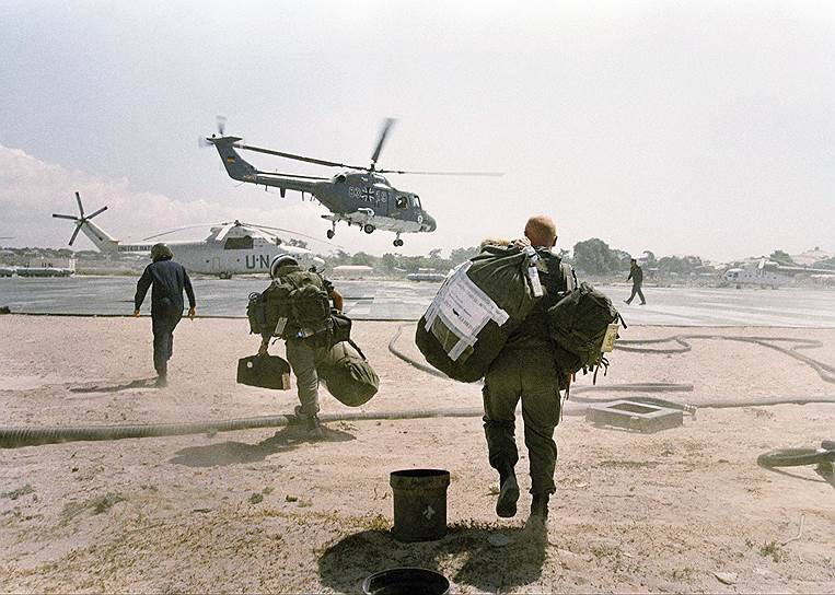 Последний американский морской пехотинец покинул порт Могадишо 3 марта 1995 года. В ходе операции в Сомали  миротворческие силы ООН потеряли 132 человека убитыми и несколько сотен ранеными. Какого-либо прогресса в деле примирения противоборствующих группировок достичь так и не удалось