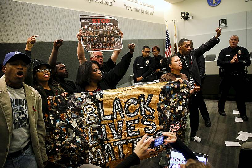 В список также попало протестное движение Black Lives Matter, которое борется против насилия над чернокожими людьми