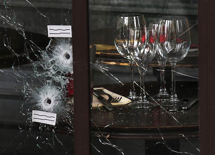 13 ноября. Теракты в Париже, в которых погибли 132 человека
