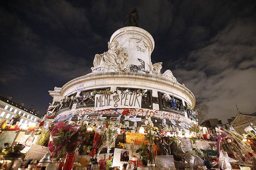 13 ноября. Теракты в Париже, в которых погибли 132 человека
