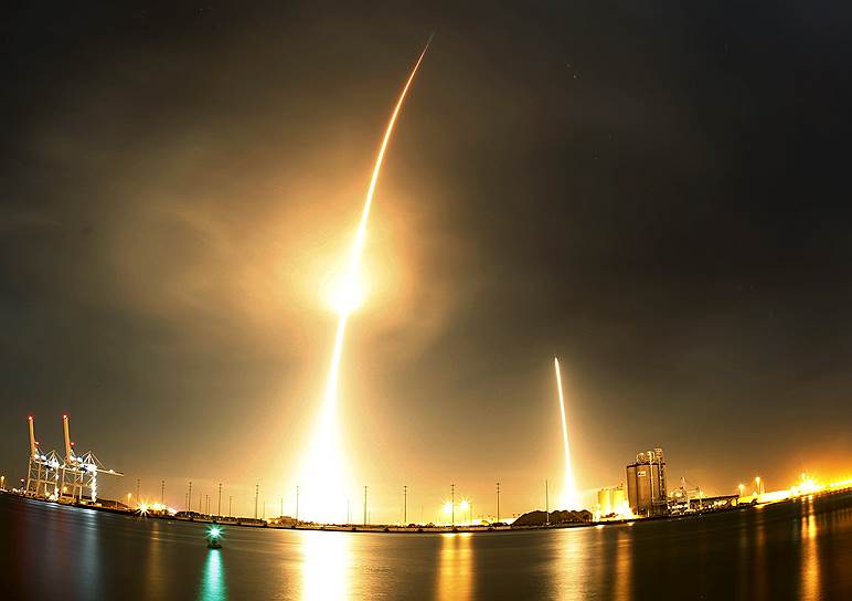 Мыс Канаверал, штат Флорида, США. Запуск и приземление ракеты Falcon 9 американской компании SpaceX