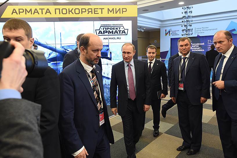 Президент России Владимир путин (в центре)