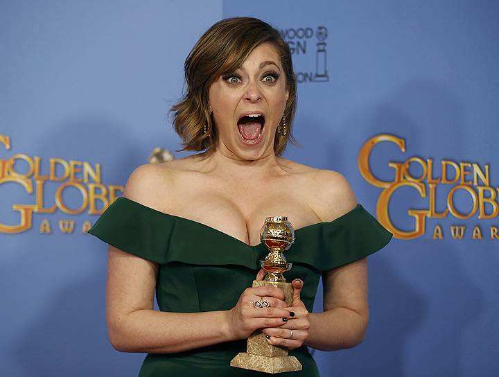 Статуэтку в номинации «лучшая актриса в комедийном сериале» получила Рейчел Блум за роль в «Чокнутой бывшей»