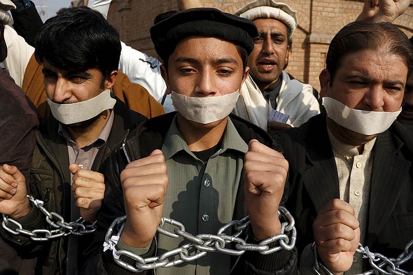 Акция протеста против нападения на Бача Хан университет в пакистанском Пешаваре