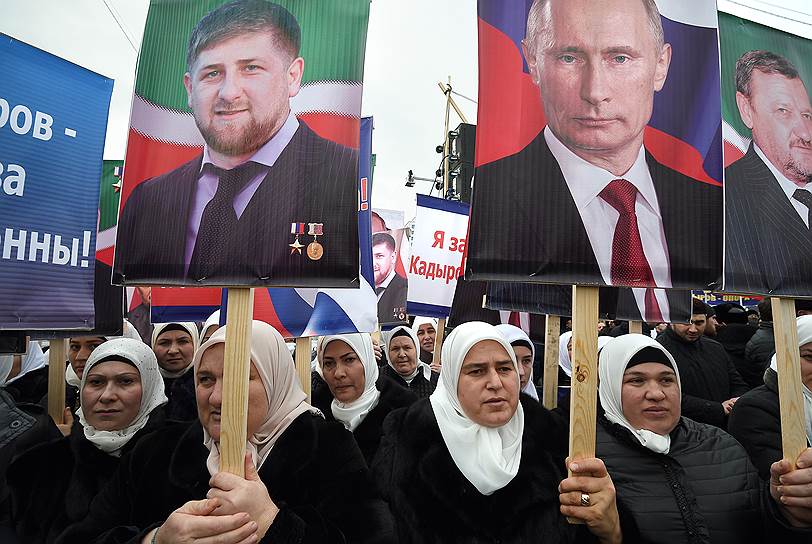 Грозный, Россия. Митинг в поддержку президента Чечни Рамзана Кадырова на центральной площади перед мечетью «Сердце Чечни»