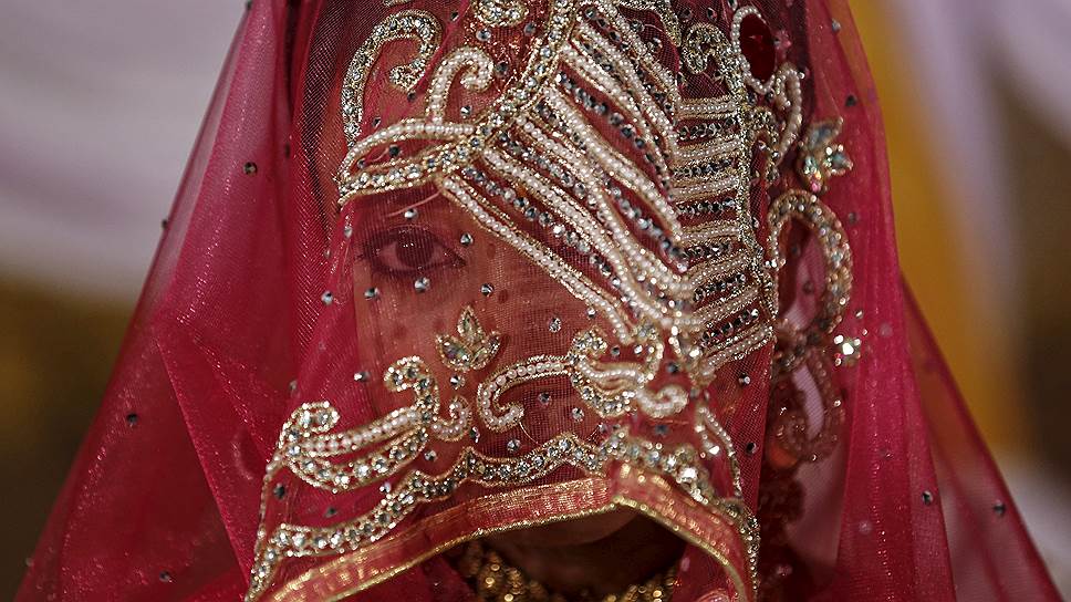 Мумбаи, Индия. Девушка-мусульманка перед началом массовой брачной церемонии