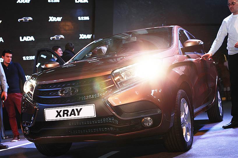 28 января. Российский автопроизводитель АвтоВАЗ официально объявил цены на новую модель Lada Xray. Как сообщается в пресс-релизе компании, самая дешевая версия машины обойдется в 589 тыс. руб., самая дорогая — 723 тыс. руб. 