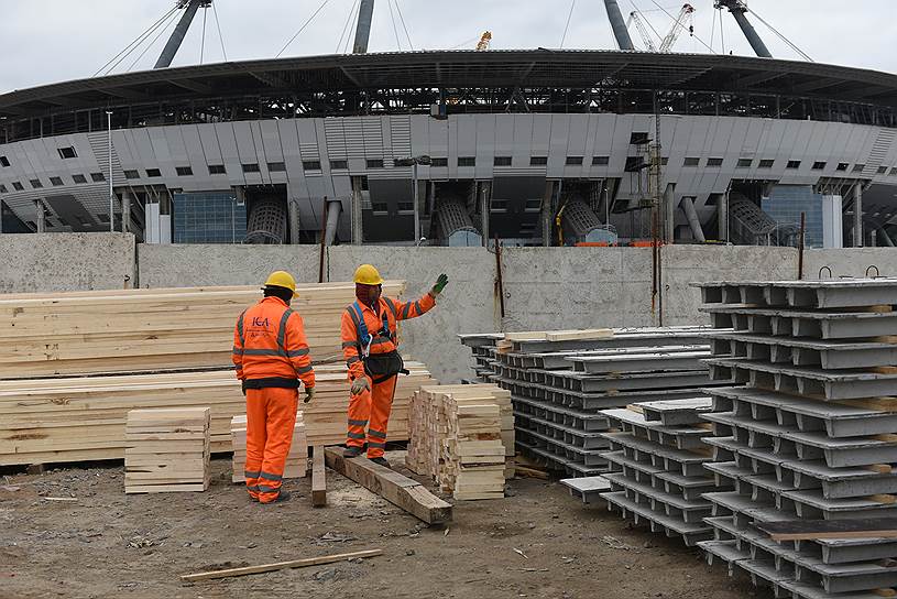 28 января. Власти Санкт-Петербурга сорвали обещанное к маю 2016 года завершение строительства «Зенит-Арены», где планируется провести матчи чемпионата мира по футболу в 2018 году 