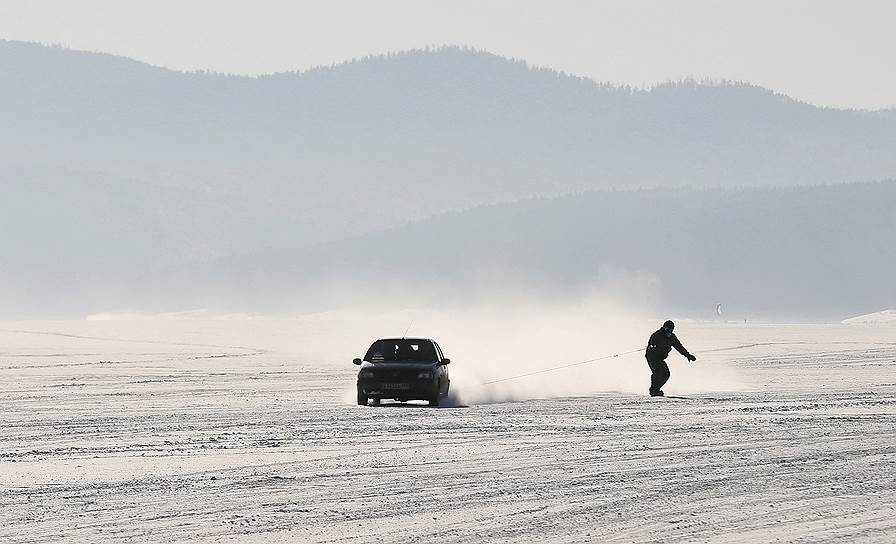 Красноярский край, Россия. Сноубордист на реке Енисей