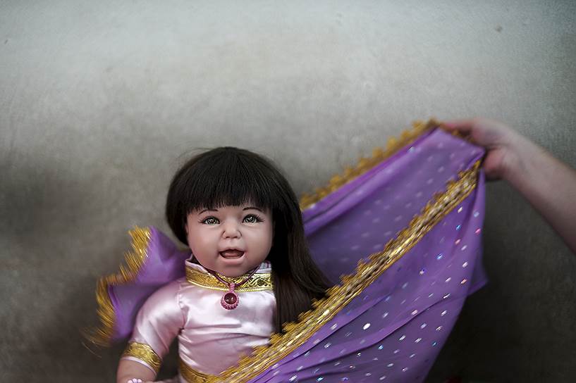 В конце января авиакомпания Thai Smile Airways разрешила покупать отдельные билеты для кукол «Лук тхеп». Согласно правилам перевозчика, места для кукол предоставляются только у окна, а в салоне для них действуют такие же правила, как и для живых пассажиров