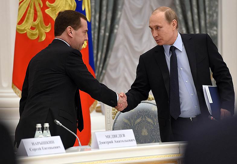 Председатель правительства России Дмитрий Медведев (слева) и президент России Владимир Путин 