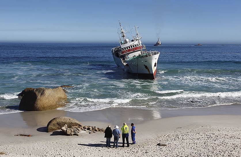 2012 год. Японское рыболовецкое судно Eihatsu Maru село на мель у берегов ЮАР
