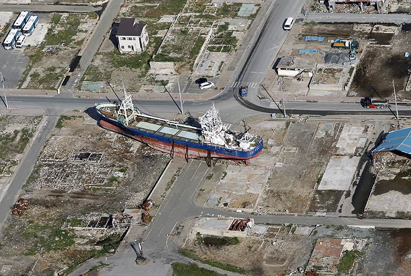 2011 год. Рыболовецкое судно Kyotoku Maru выбросило на 500 метров вглубь берега во время цунами