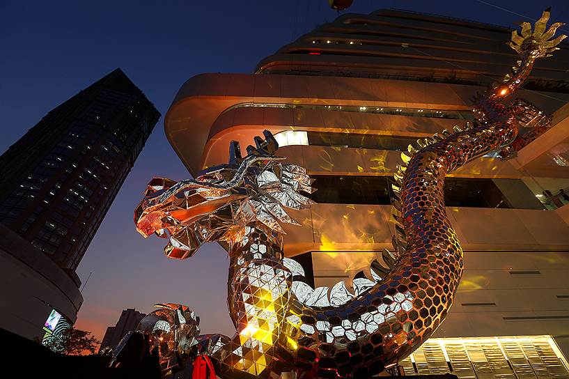 Скульптура дракона в Бангкоке, Таиланд