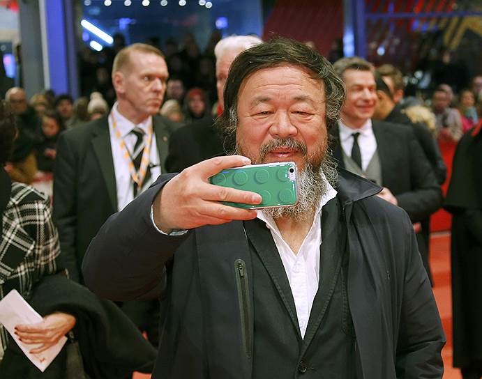 Китайский художник Ай Вэйвэй на красной дорожке фильма «Да здравствует Цезарь!» 