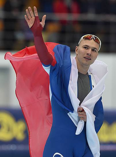 Российский спортсмен Павел Кулижников, занявший первое место в забеге среди мужчин на 500 метров