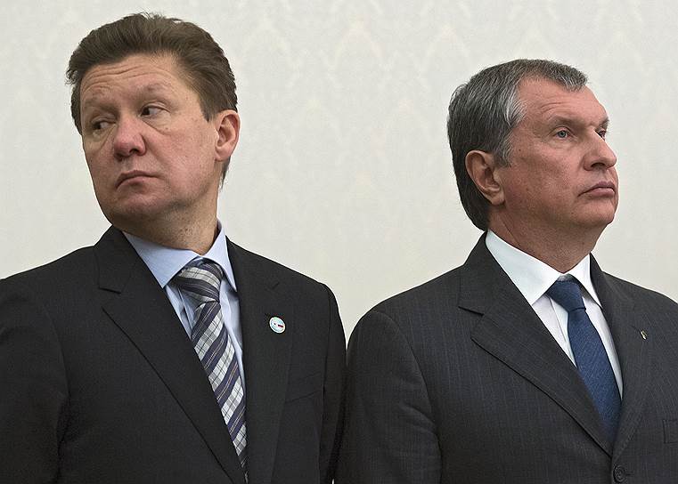Председатель правления компании &quot;Газпром&quot; Алексей Миллер (слева) и  президент, председатель правления ОАО &quot;НК &quot;Роснефть&quot; Игорь Сечин (справа)