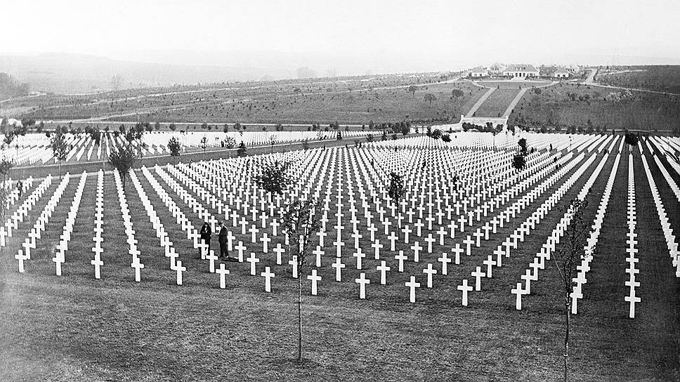 «Верденская мясорубка» осталась в истории как одно из самых затяжных и кровопролитных сражений: потери убитыми и раненными составили 377 тысяч (из них 162 000 убито) для французов и 337 тысяч (из них 143 000 убито) для Германии