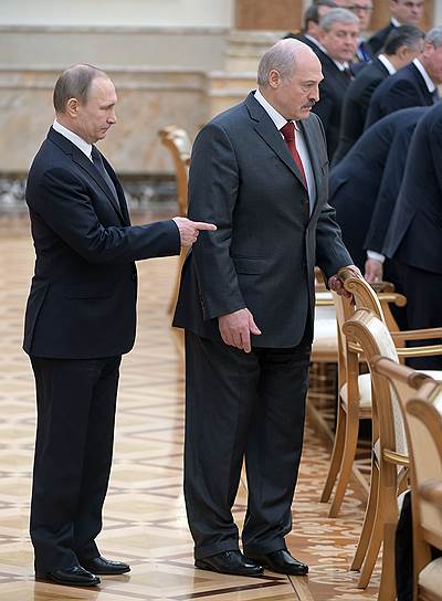 Президент России Владимир Путин (слева) и президент Белоруссии Александр Лукашенко (справа)
