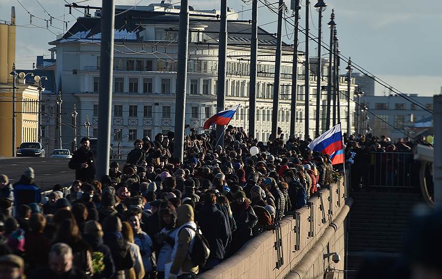 Акция памяти Бориса Немцова на Большом Москворецком мосту