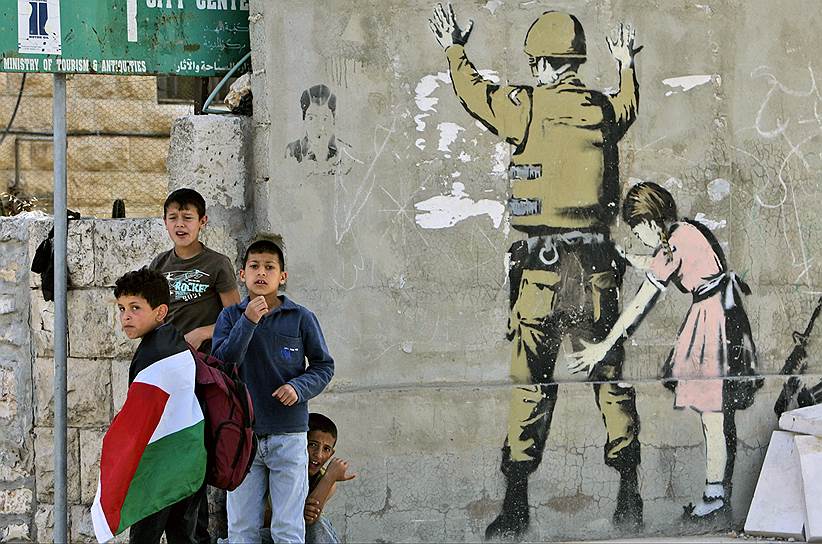 «Девочка и солдат». Вифлеем, Палестина