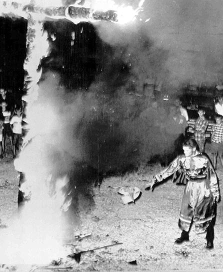 Члены организации Ку-Клукс-Клана публично сжигали чучела, символизировавшие битлов. Религиозные активисты угрожали Джону Леннону расправой