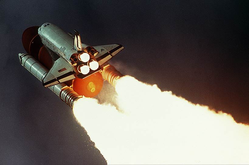 Несмотря на то, что космический челнок был рассчитан  на 100 полетов, на практике двигатели и корпус изнашивались гораздо быстрее. Последний полет шаттла Columbia начался 16 января 2003 года. Его экипаж включал в себя семь астронавтов, один из которых — первый астронавт Израиля Илан Рамон
